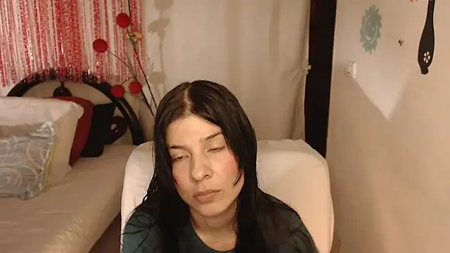 Snapshot of Estefani_32 chatting on September 2025 04:34:01 PM Estefani 32 online show from September 2025 04:34:01 PM
