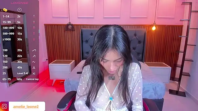 Snapshot of AMELIELEONE chatting on October 2025 12:24:02 PM AMELIELEONE online show from October 2025 12:24:02 PM