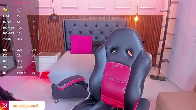 Snapshot of AMELIELEONE chatting on October 2025 12:25:01 PM AMELIELEONE online show from October 2025 12:25:01 PM