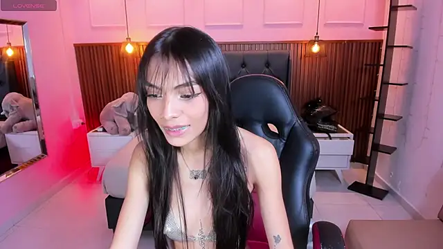 Snapshot of AMELIELEONE chatting on November 2025 12:26:01 PM AMELIELEONE online show from November 2025 12:26:01 PM