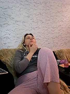 ScarletCallings420 online show from January 2026 02:11:01 PM