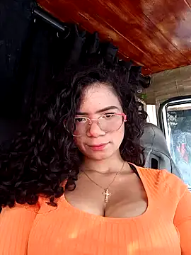 Snapshot of Simone_Miller chatting on December 2024 04:09:02 PM Simone Miller online show from December 2024 04:09:02 PM