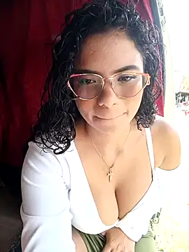 Snapshot of Simone_Miller chatting on February 2025 04:14:01 PM Simone Miller online show from February 2025 04:14:01 PM