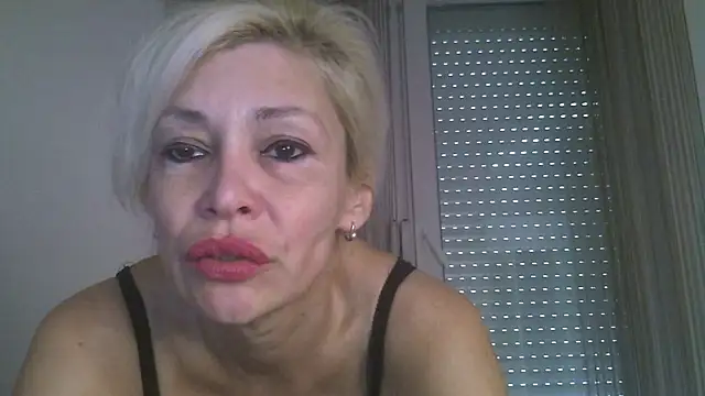 EvaaMina online show from October 2025 10:58:02 AM