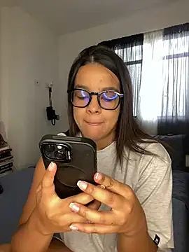 trianawhite online show from December 2024 04:06:01 PM