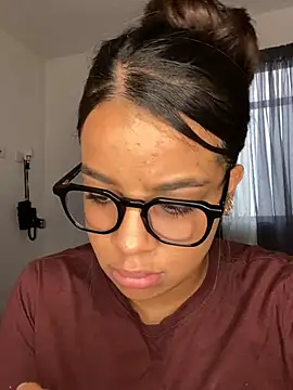 trianawhite online show from December 2024 03:12:01 PM