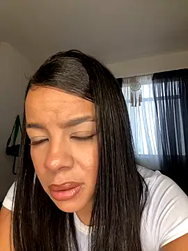 trianawhite online show from November 2025 05:23:02 PM