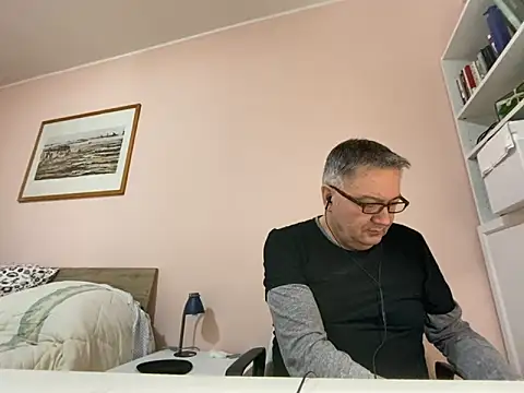 Snapshot of YOU6me chatting on January 2025 03:50:01 PM YOU6me online show from January 2025 03:50:01 PM