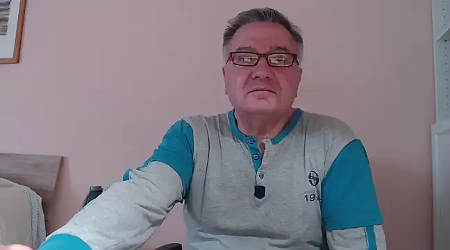 Snapshot of YOU6me chatting on January 2025 09:59:01 AM YOU6me online show from January 2025 09:59:01 AM