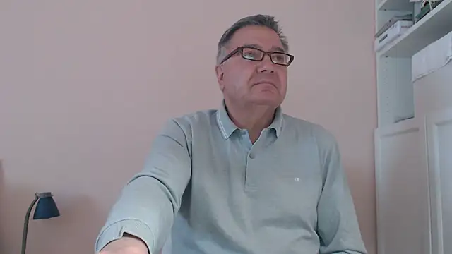 Snapshot of YOU6me chatting on February 2025 12:06:02 PM YOU6me online show from February 2025 12:06:02 PM