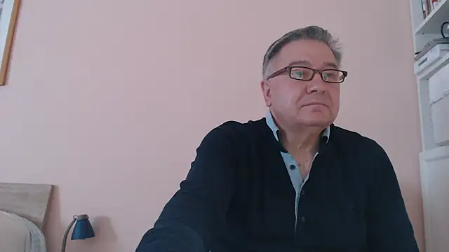 Snapshot of YOU6me chatting on February 2025 11:11:01 AM YOU6me online show from February 2025 11:11:01 AM