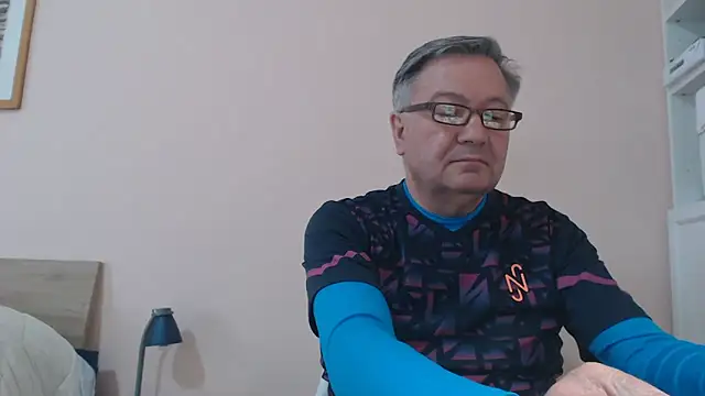 Snapshot of YOU6me chatting on March 2025 11:52:01 AM YOU6me online show from March 2025 11:52:01 AM