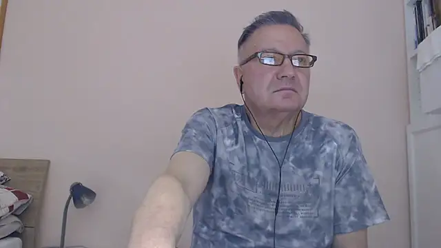 Snapshot of YOU6me chatting on September 2025 03:22:01 PM YOU6me online show from September 2025 03:22:01 PM