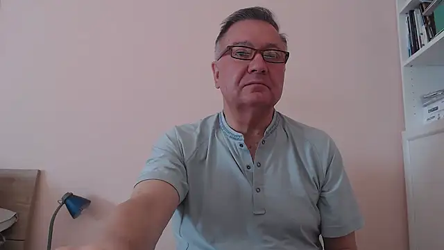 Snapshot of YOU6me chatting on September 2025 08:06:02 AM YOU6me online show from September 2025 08:06:02 AM