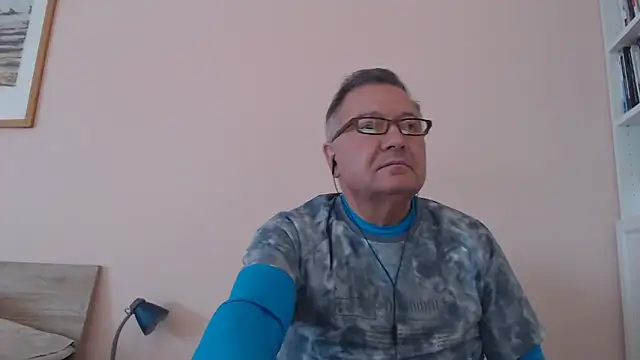 Snapshot of YOU6me chatting on September 2025 09:14:01 AM YOU6me online show from September 2025 09:14:01 AM