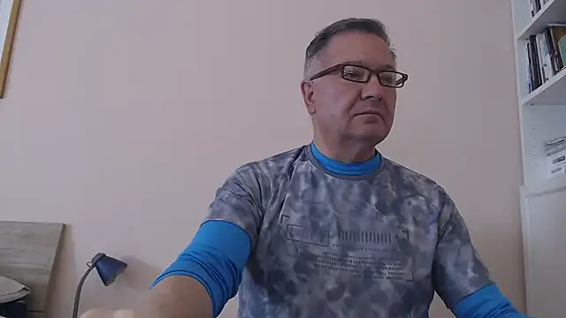 Snapshot of YOU6me chatting on September 2025 06:29:02 AM YOU6me online show from September 2025 06:29:02 AM