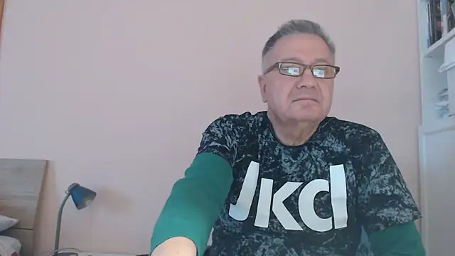 Snapshot of YOU6me chatting on October 2025 03:23:02 PM YOU6me online show from October 2025 03:23:02 PM