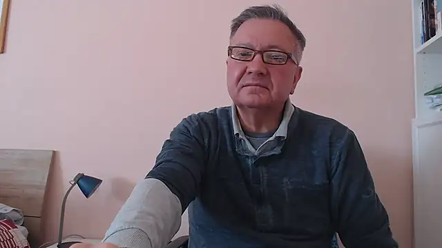 Snapshot of YOU6me chatting on November 2025 10:05:01 AM YOU6me online show from November 2025 10:05:01 AM