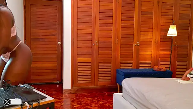 lissetlong69 online show from December 2025 11:43:01 PM