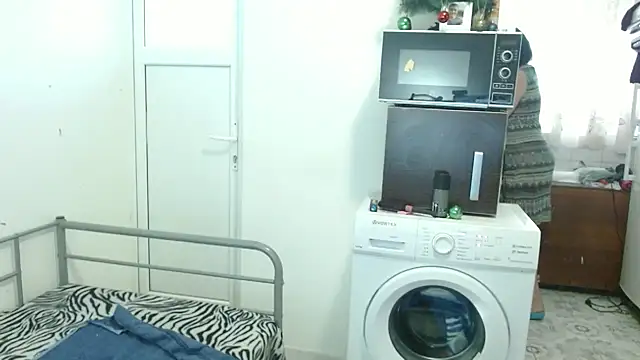 RidemerafSuzana online show from February 2025 01:28:02 PM