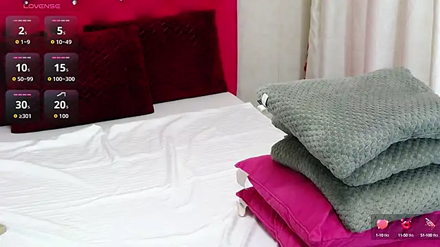 LoraDelNiro online show from October 2025 01:24:02 PM