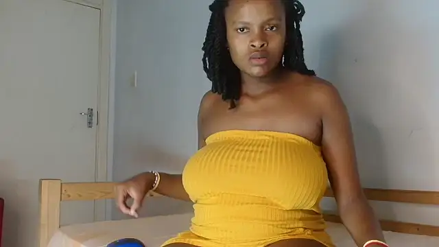 Snapshot of BlondQ2003 chatting on September 2025 11:38:02 PM BlondQ2003 online show from September 2025 11:38:02 PM