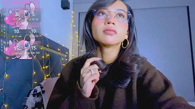 Mia Tin online show from December 2025 05:09:01 PM