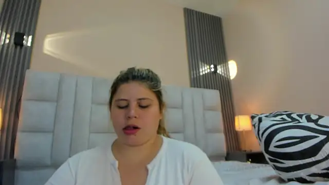 EYMI TOMSOM online show from December 2025 10:35:02 AM