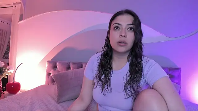 Nicolle W online show from January 2025 03:32:01 PM