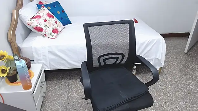 emiliaa hot online show from December 2024 08:25:02 PM