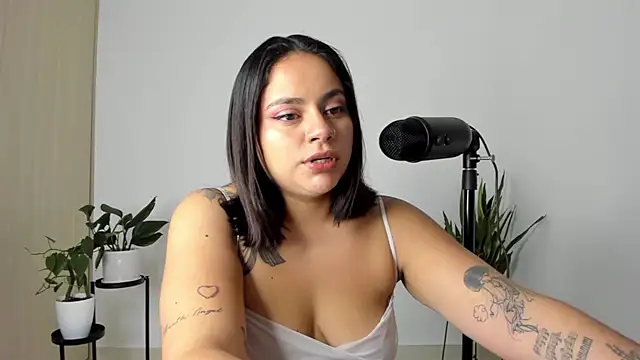 Snapshot of susy_angel chatting on November 2025 11:51:01 PM susy angel online show from November 2025 11:51:01 PM