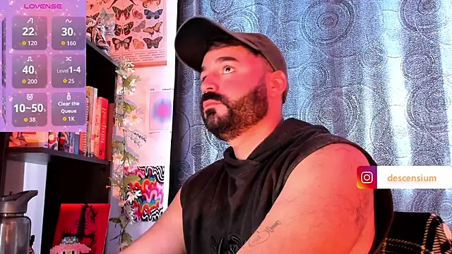 Snapshot of johnnyalx chatting on April 2026 05:21:01 PM johnnyalx online show from April 2026 05:21:01 PM