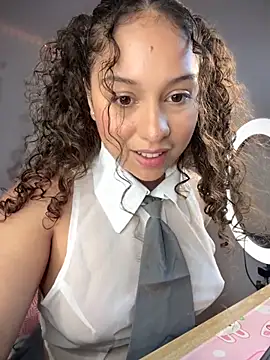 Snapshot of Shara_dreams chatting on October 2025 12:36:01 AM Shara dreams online show from October 2025 12:36:01 AM