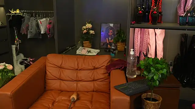 lacie le beauty online show from January 2025 05:12:02 PM