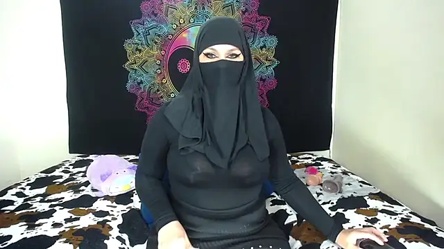 evelyn  salah online show from November 2025 10:12:01 PM