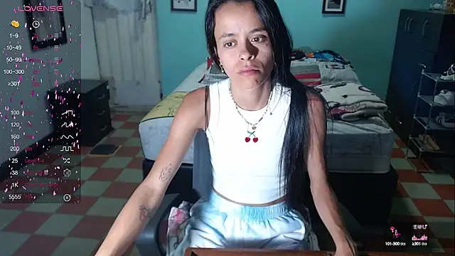 Snapshot of Mia_sexy18_ chatting on December 2024 01:21:01 AM Mia sexy18 online show from December 2024 01:21:01 AM