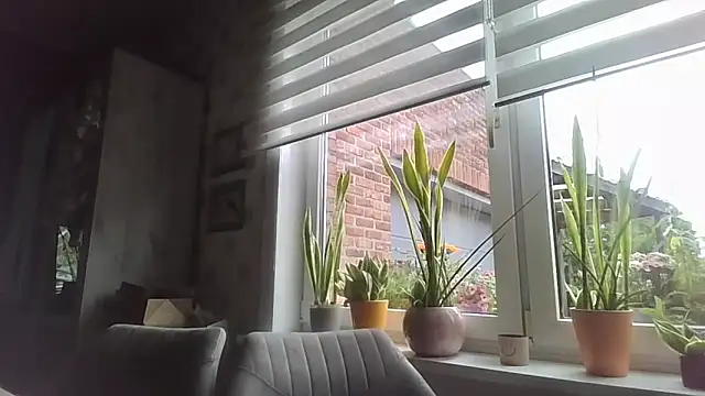 Snapshot of LiquidLeonie chatting on June 2026 09:10:02 AM LiquidLeonie online show from June 2026 09:10:02 AM