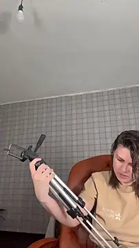 NinaVI online show from November 2025 06:23:02 PM