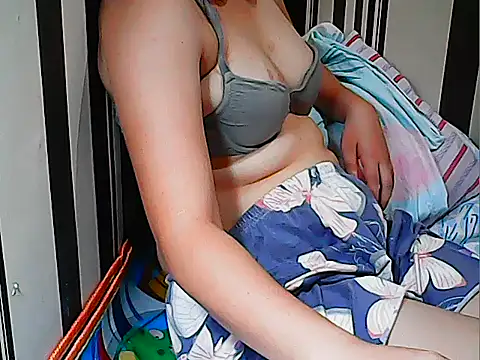 Snapshot of innocently_yours chatting on February 2025 09:15:01 AM innocently yours online show from February 2025 09:15:01 AM