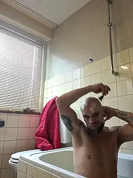 Ladyshaker82 online show from November 2025 02:39:01 PM