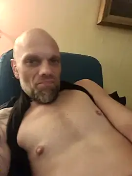 Snapshot of Ladyshaker82 chatting on March 2026 11:11:01 PM Ladyshaker82 online show from March 2026 11:11:01 PM