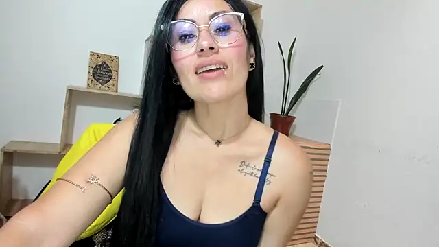 Snapshot of Tania_mature chatting on May 2026 07:01:01 PM Tania mature online show from May 2026 07:01:01 PM