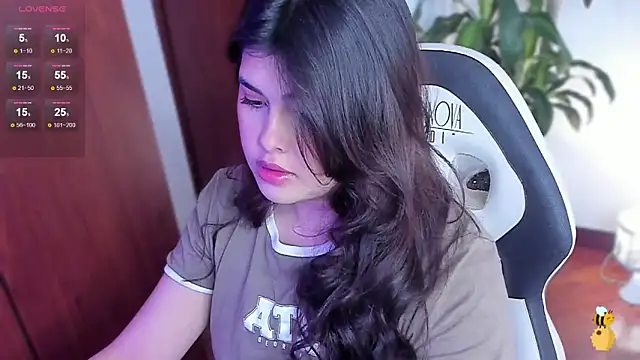 Snapshot of Alyaa_s chatting on January 2025 09:34:02 PM Alyaa s online show from January 2025 09:34:02 PM