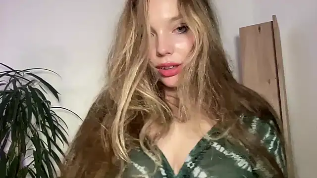 Snapshot of Sara_Browney chatting on November 2025 08:55:01 PM Sara Browney online show from November 2025 08:55:01 PM