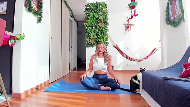 karlye 5 online show from December 2024 01:05:02 PM