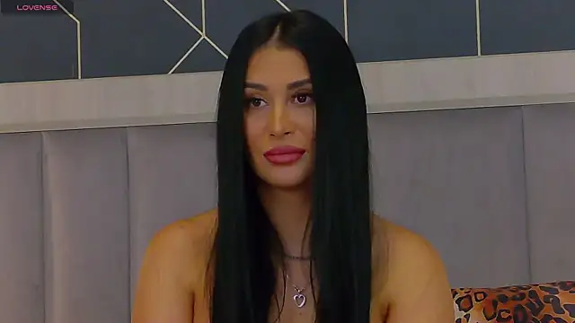 Snapshot of EmyLaveau chatting on January 2025 06:05:02 AM EmyLaveau online show from January 2025 06:05:02 AM