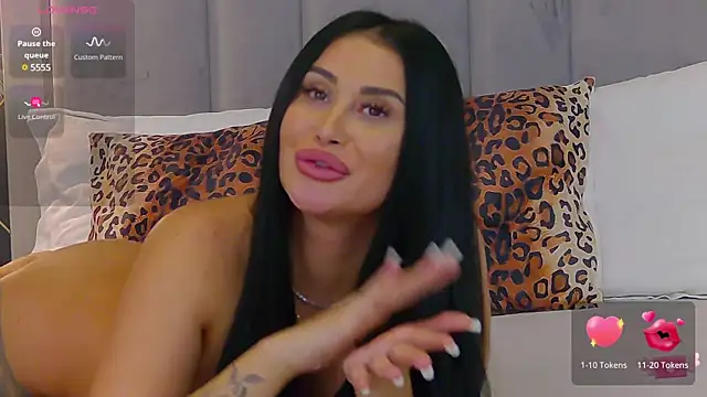 Snapshot of EmyLaveau chatting on January 2025 12:11:02 PM EmyLaveau online show from January 2025 12:11:02 PM