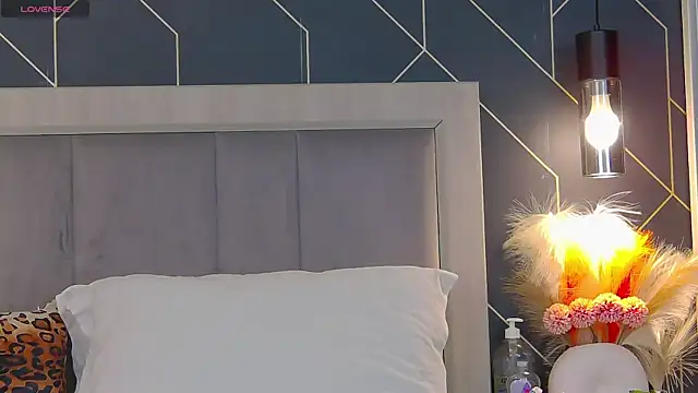 Snapshot of EmyLaveau chatting on January 2025 06:46:01 AM EmyLaveau online show from January 2025 06:46:01 AM