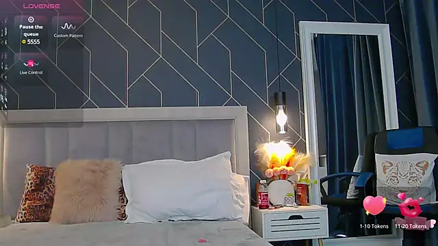 Snapshot of EmyLaveau chatting on January 2025 06:13:01 AM EmyLaveau online show from January 2025 06:13:01 AM