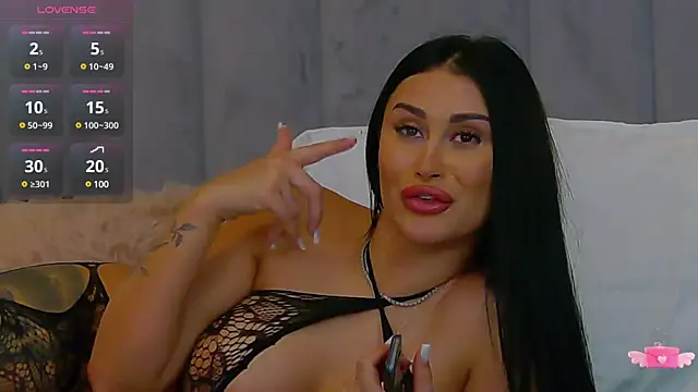 Snapshot of EmyLaveau chatting on January 2025 09:16:02 AM EmyLaveau online show from January 2025 09:16:02 AM